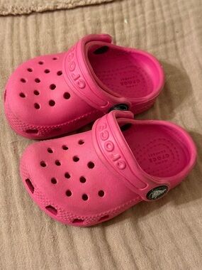 CROCS Kids Classic Clog Pink size 4